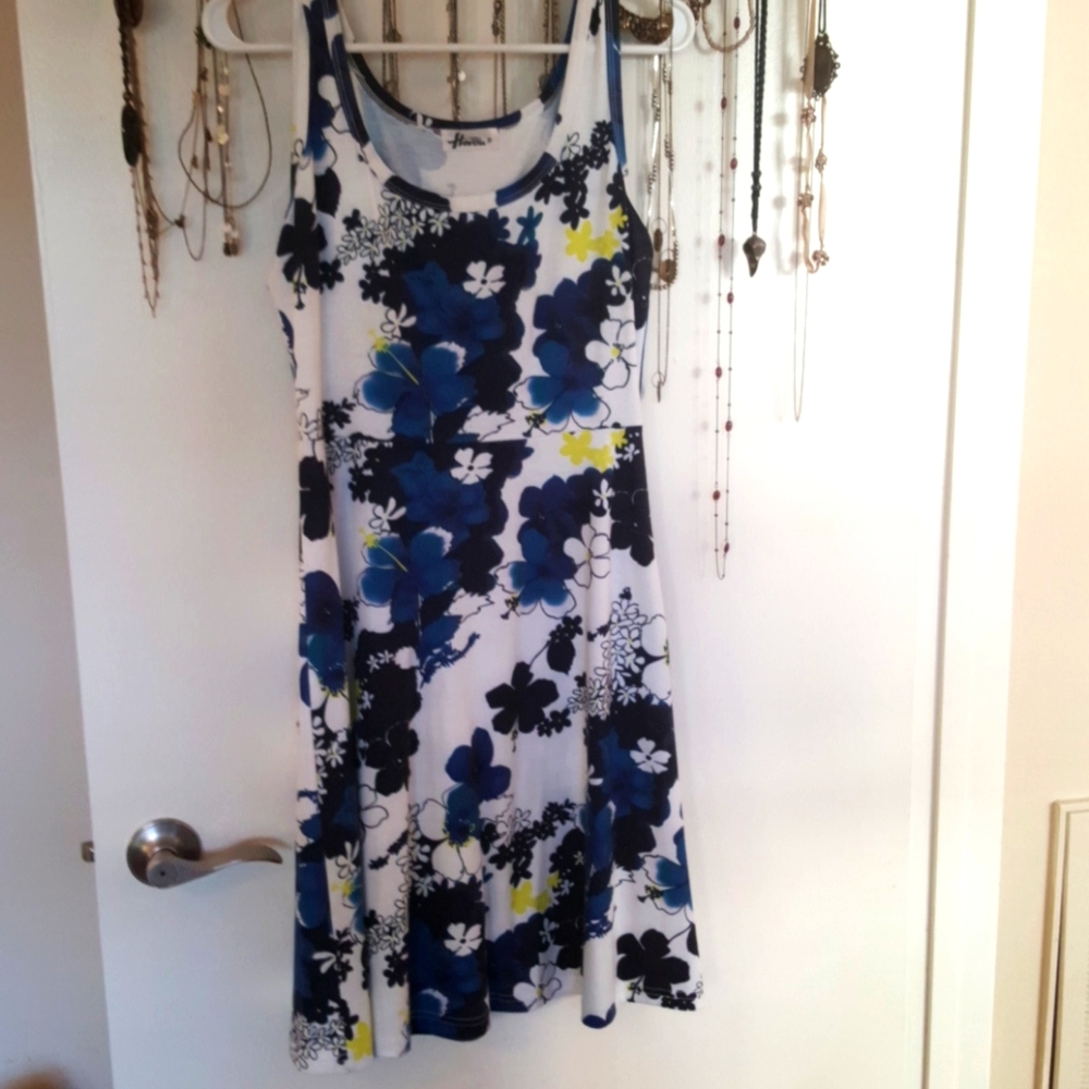 Sleeveless floral sundress